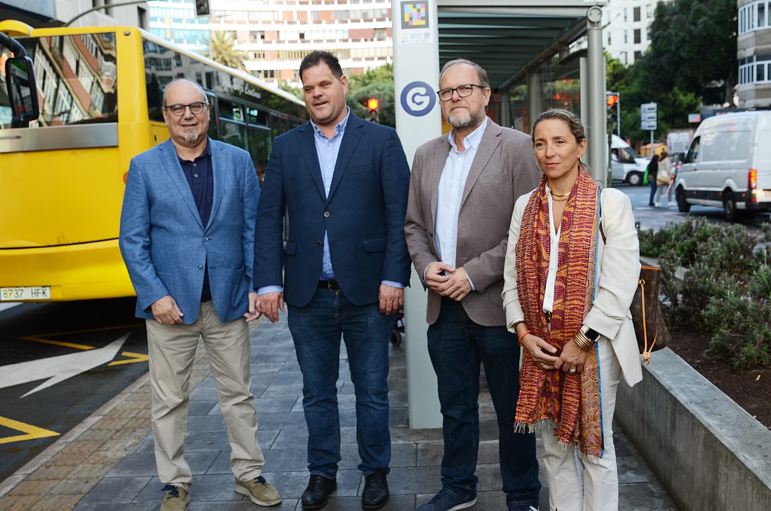 Présentation officielle de NaviLens à un abribus de Guaguas Municipales à Las Palmas de Gran Canaria avec l'adjoint José Eduardo Ramírez, le directeur général Miguel Ángel Rodríguez et le président de l'ONCE Canaries Miguel Ángel Déniz