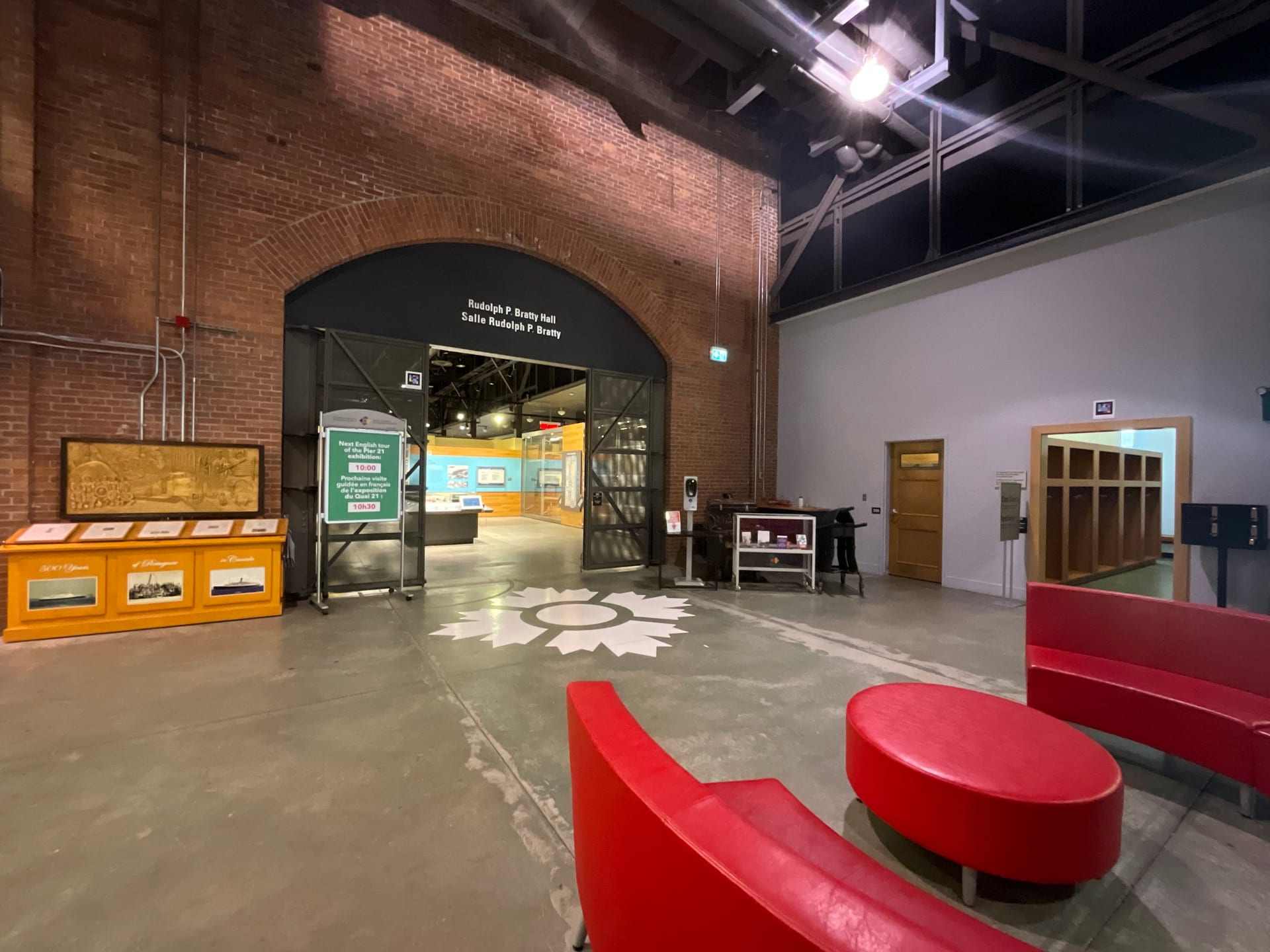 Pier 21 — Rudolph P. Bratty Hall — overview con código NaviLens
